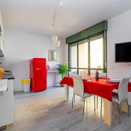 Guesthost - Residential Flat With Balconyparma Residential Con Balcone 아파트 파르마