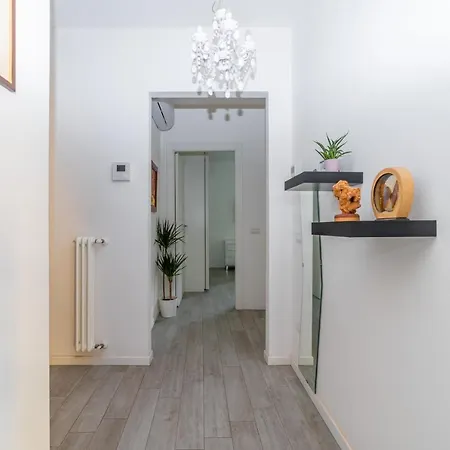 Апартаменты Guesthost - Residential Flat With Balconyparma Residential Con Balcone Парма