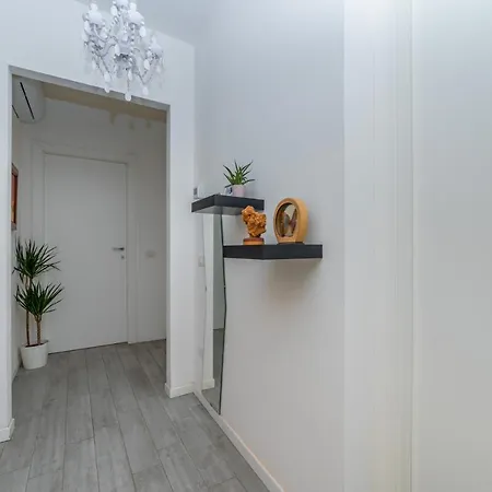 Guesthost - Residential Flat With Balconyparma Residential Con Balcone * Парма