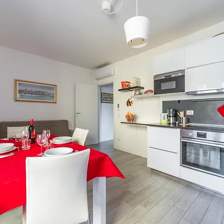 Apartment Residential Con Balcone