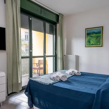 Guesthost - Residential Flat With Balconyparma Residential Con Balcone * Парма