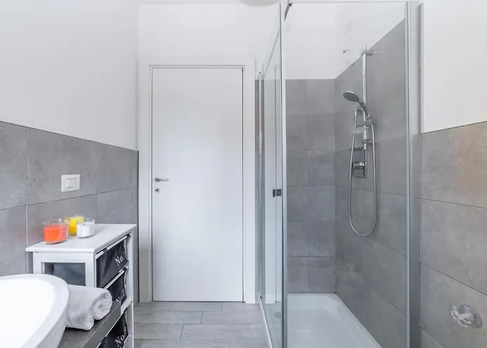 Guesthost - Residential Flat With Balconyparma Residential Con Balcone Parma