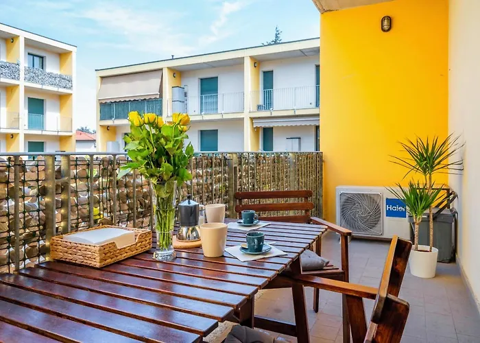 Guesthost - Residential Flat With Balconyparma Residential Con Balcone Apartment *
