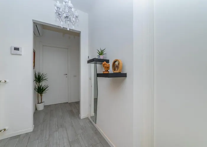 Guesthost - Residential Flat With Balconyparma Residential Con Balcone * Parma