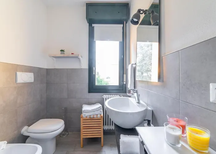 Guesthost - Residential Flat With Balconyparma Residential Con Balcone Parma