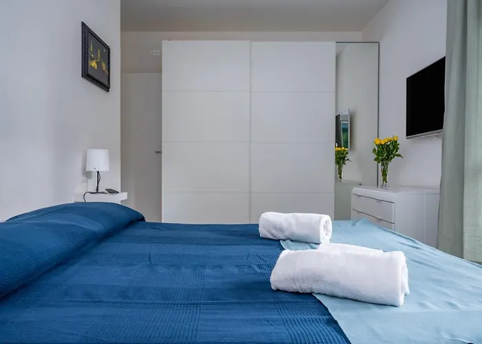 Guesthost - Residential Flat With Balconyparma Residential Con Balcone