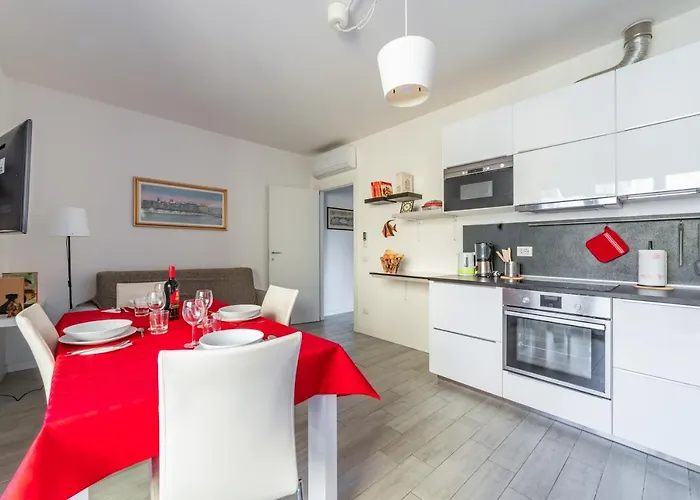 Apartment Guesthost - Residential Flat With Balconyparma Residential Con Balcone